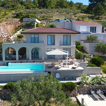 Belveder Mit Infinity Pool